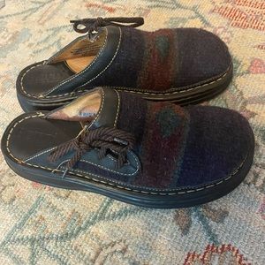 Born hand woven wool sandals. Blue Aztec print. Great condition